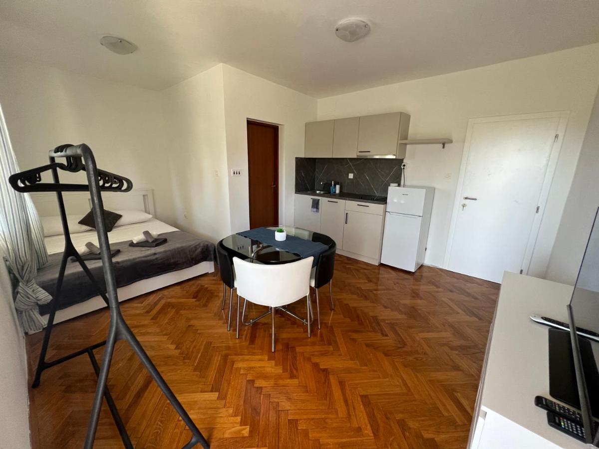 Apartments Antolkovic Ugljan Extérieur photo