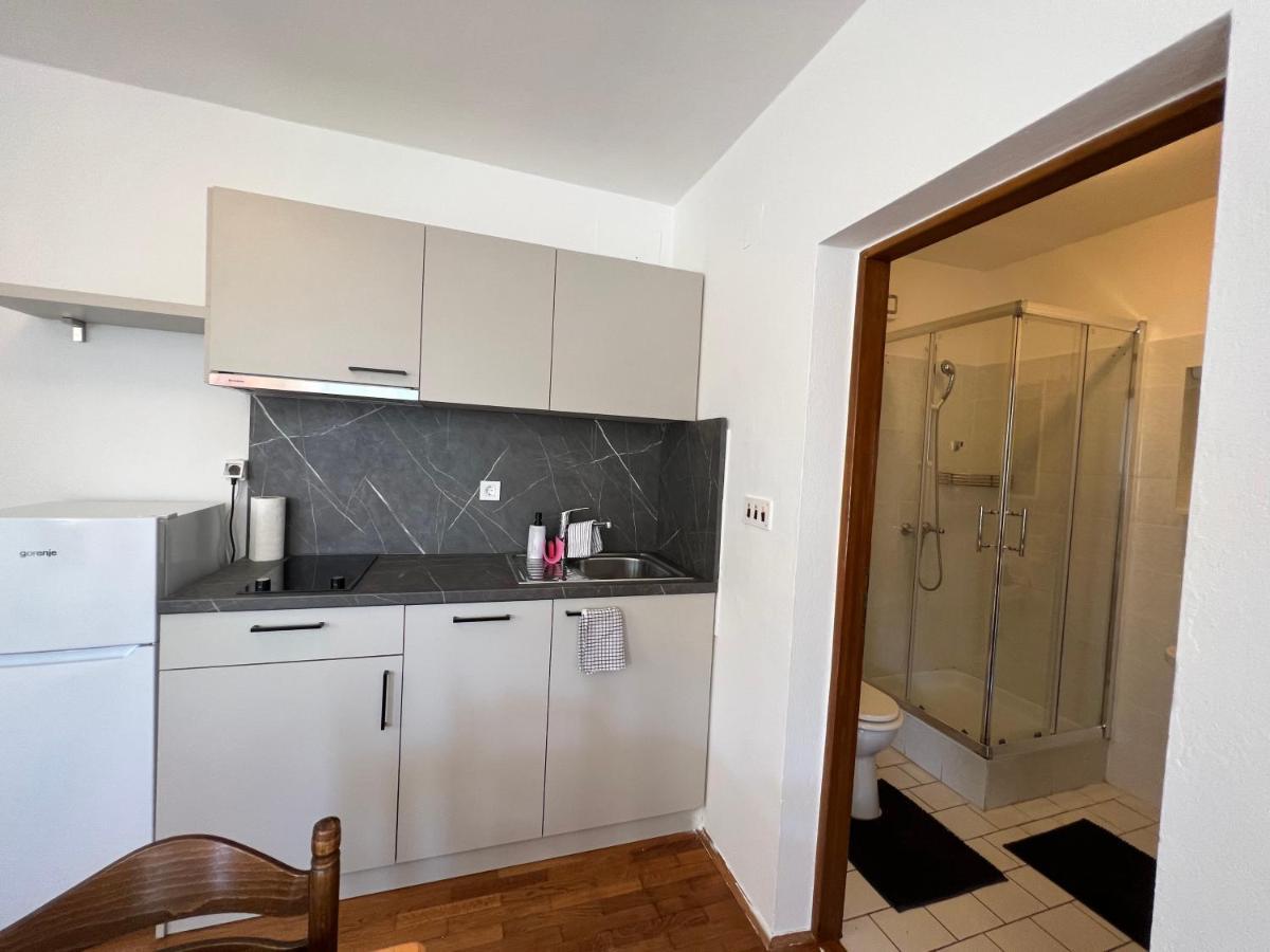 Apartments Antolkovic Ugljan Extérieur photo