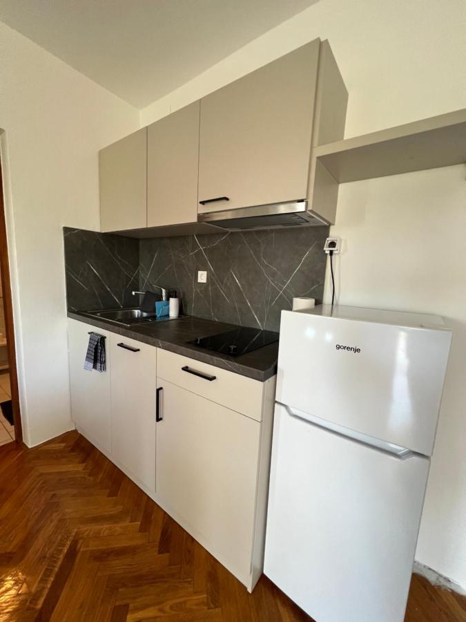 Apartments Antolkovic Ugljan Extérieur photo