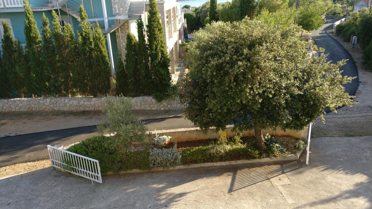 Apartments Antolkovic Ugljan Extérieur photo