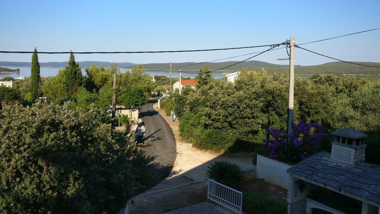Apartments Antolkovic Ugljan Extérieur photo