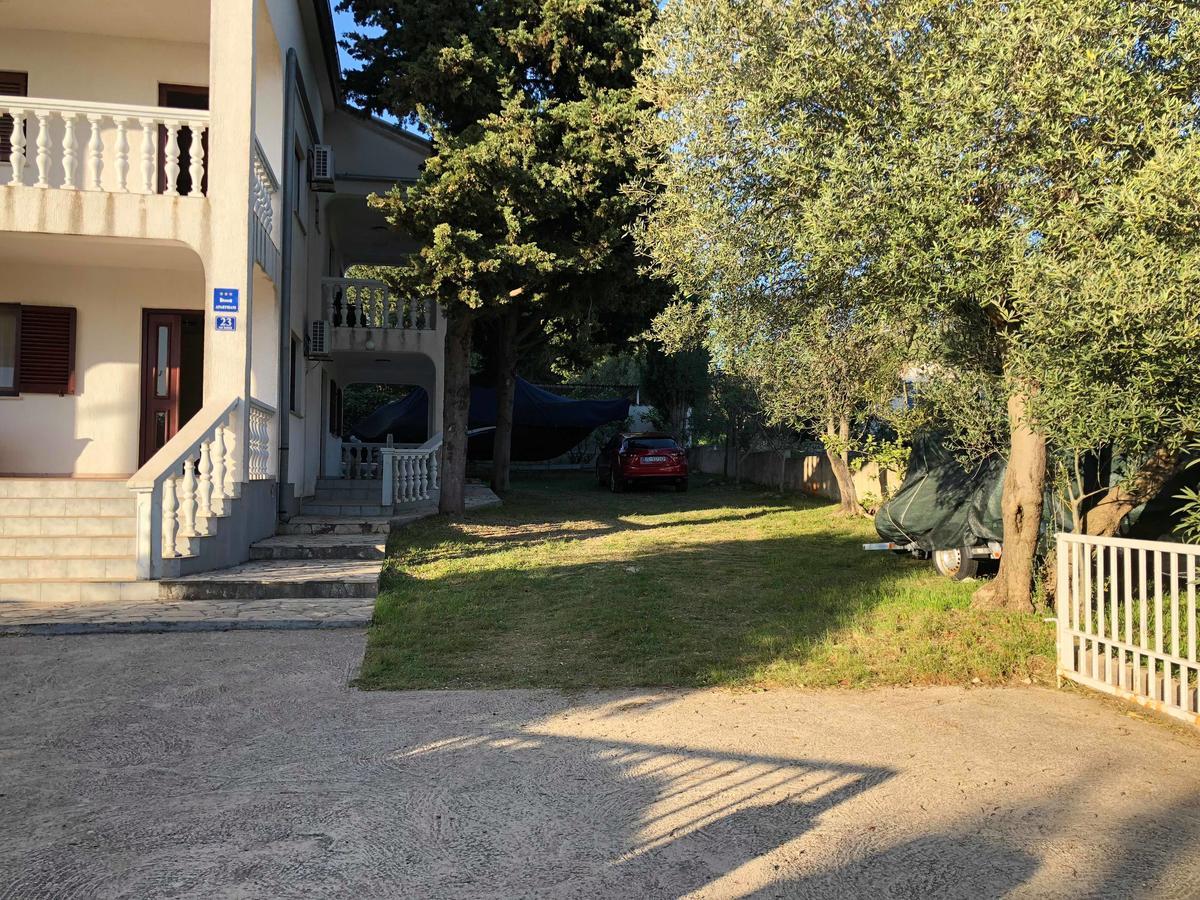Apartments Antolkovic Ugljan Extérieur photo